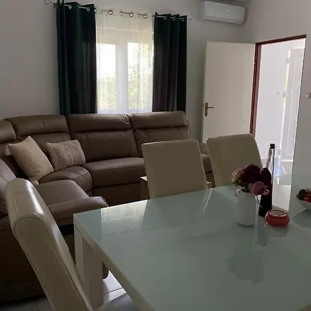 Appartamento House Ana *